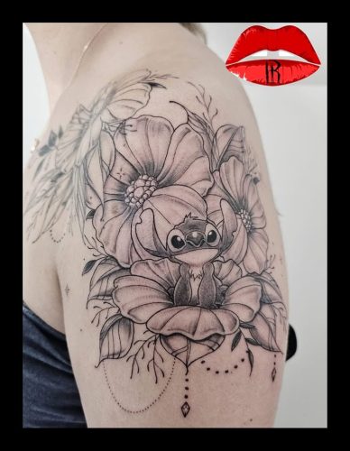 Stitch dans sa fleur